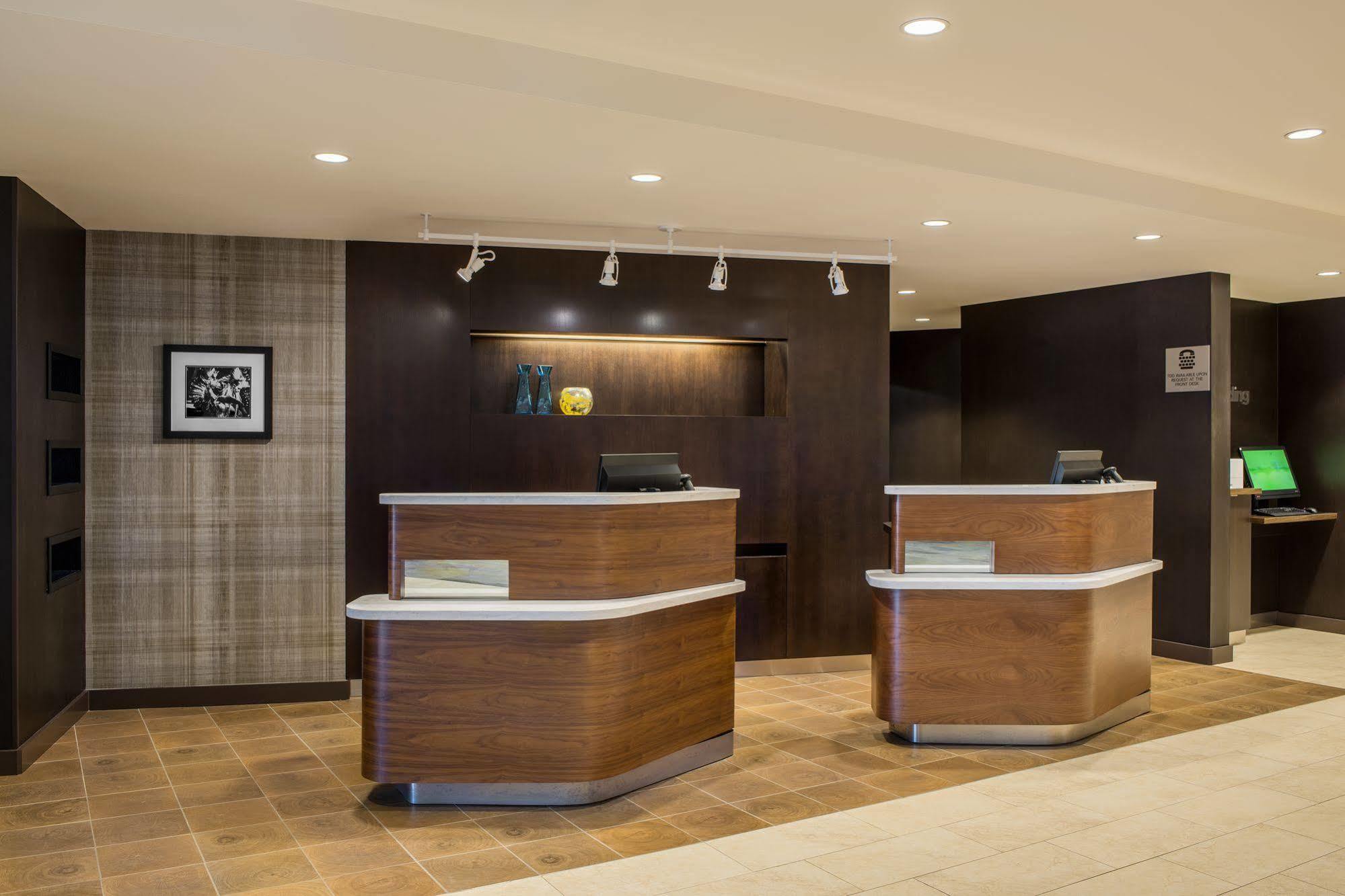 Hotel Dene & Conference Centre Cold Lake Extérieur photo