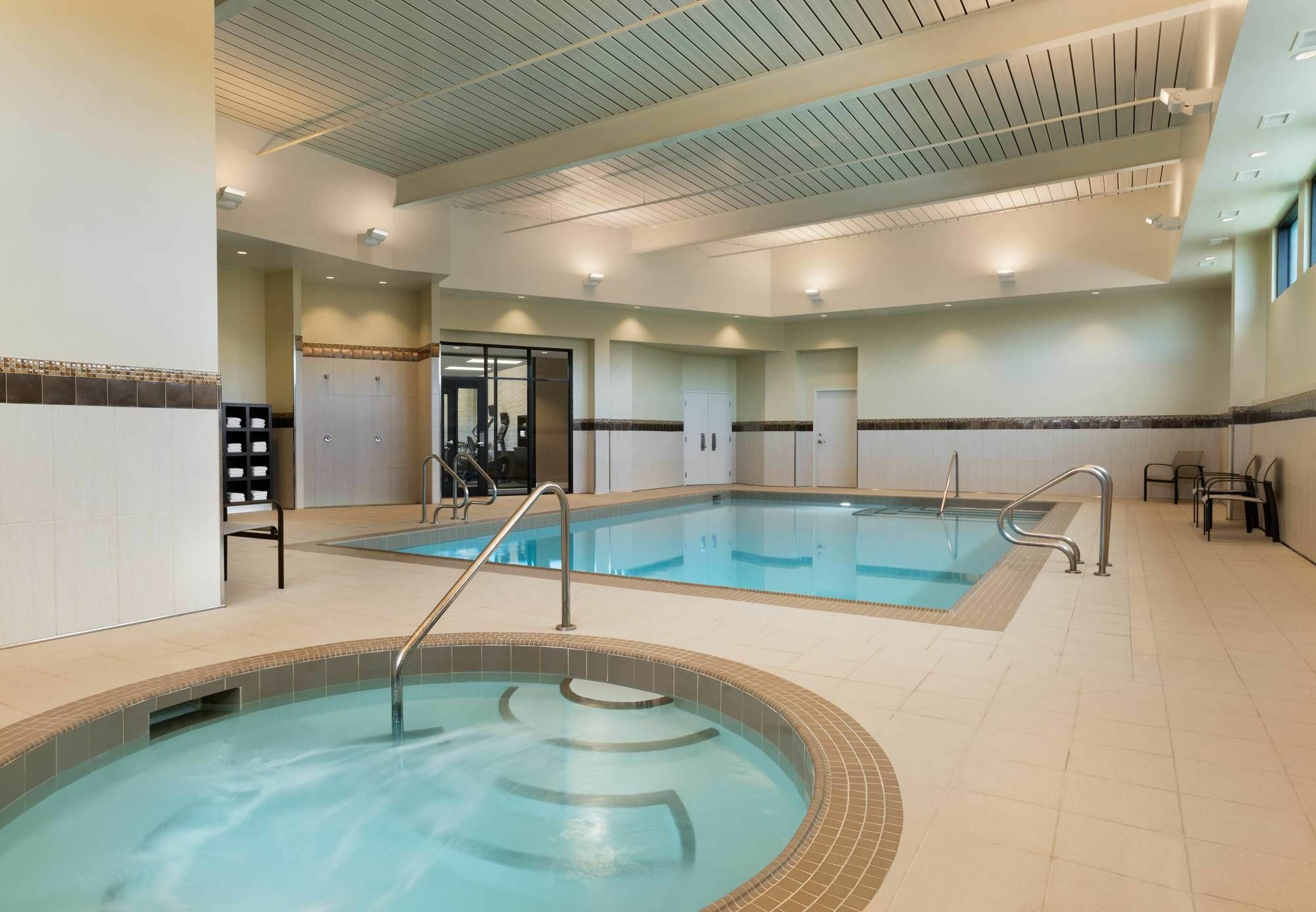 Hotel Dene & Conference Centre Cold Lake Extérieur photo